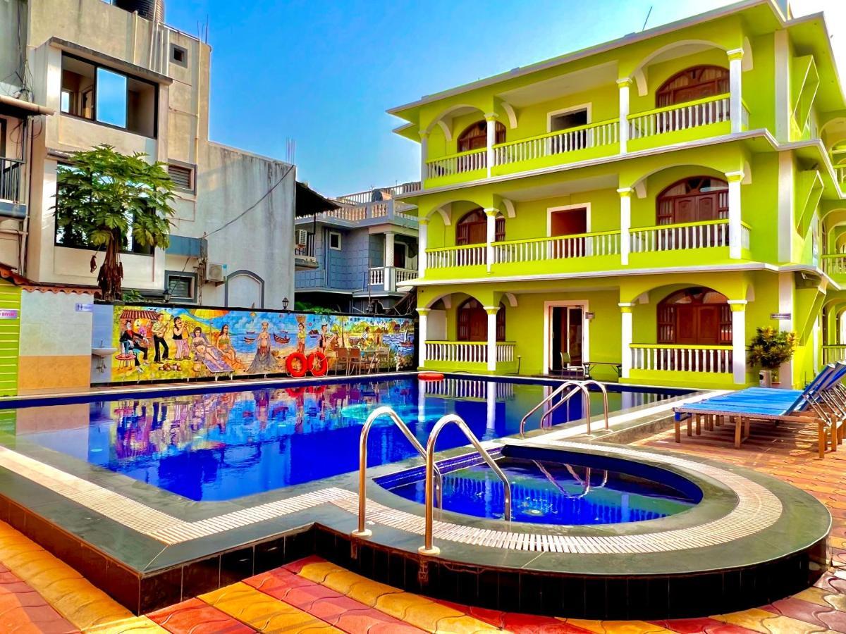 Larios Holidays