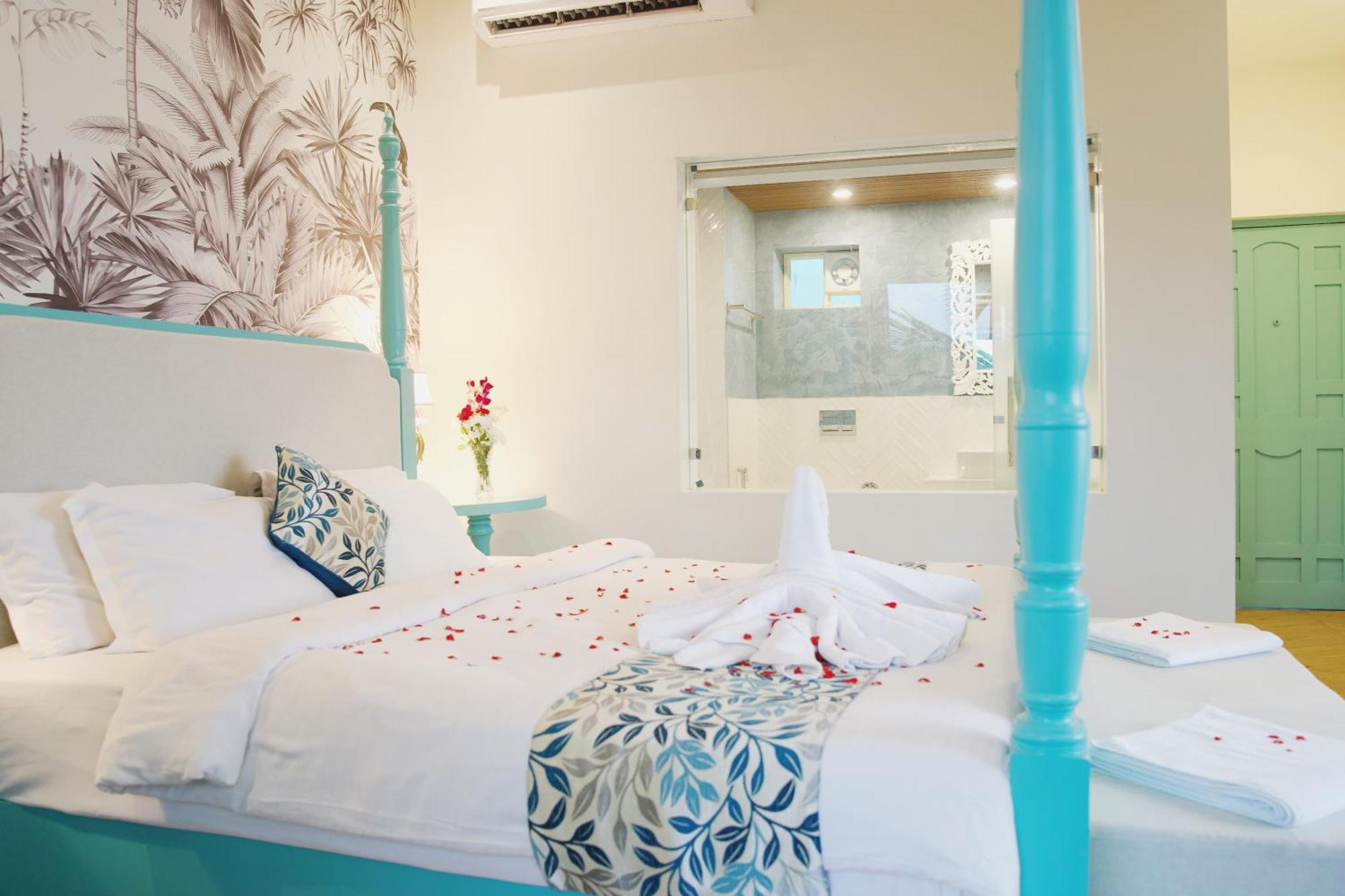 Larios Holidays Resort *